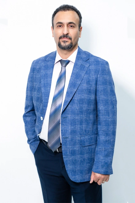 پرتره عمودی دکتر حسین چگینی